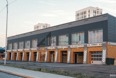Нежилое здание на первой линии