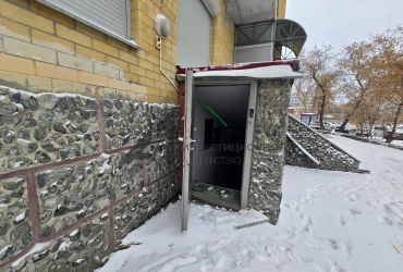 Нежилое помещение в цоколе в центре города
